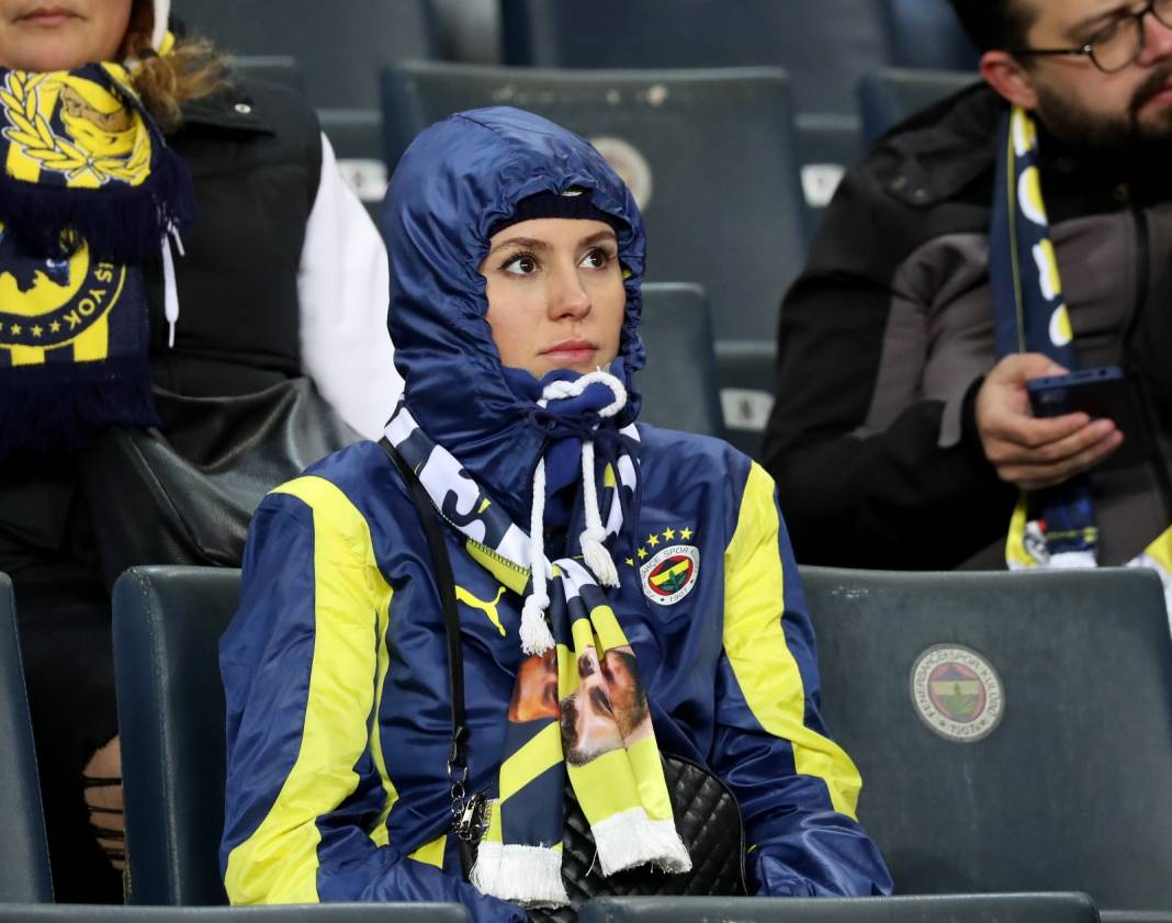 Fenerbahçe Fatih Karagümrük maçından çok özel fotoğraflar: Geri dönüş coşkusu tribünlere böyle yansıdı 24